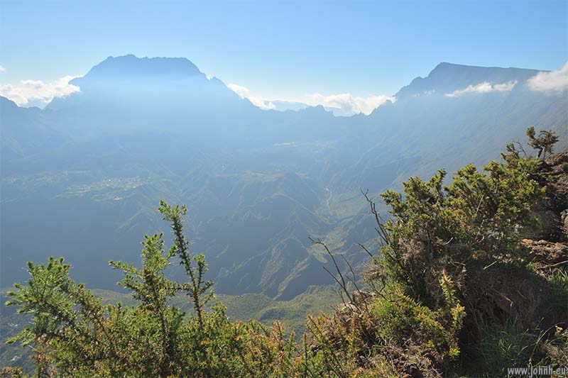 Hike from Le Maïdo, Mafate crater, Île de la Réunion Hike from Le Maïdo, Mafate crater, Île de la Réunion